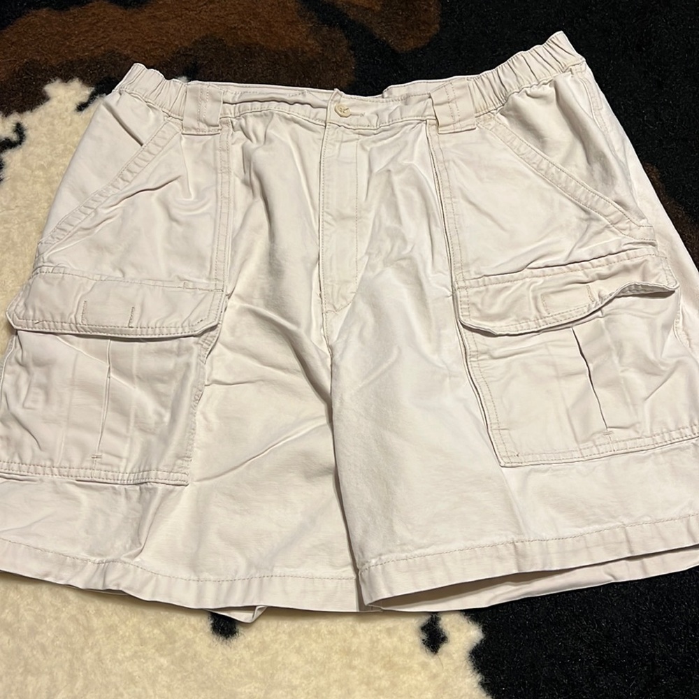 Savane khaki shorts size 38